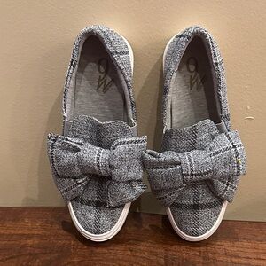 Nine West Gray Bow Sneakers